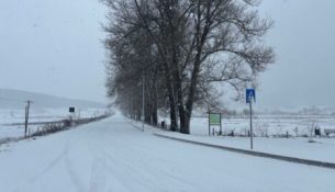 Rruga Librazhd–Qafë Thanë të rrezikshme për shkak të akullit dhe dëborës, Policia në terren