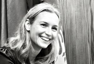 Mes ‘llaçit të shpifjeve’, Lea Ypi i jep Shqipërisë përshëndetjen e saj më emocionale filozofike