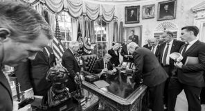 Pse Trump shkon në Davos me katërshen e pushtetit