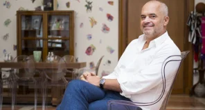 Edi Rama, mes pushtetit dhe artit: Kur qeverisja bëhet sfond, dhe vizatimi strehë