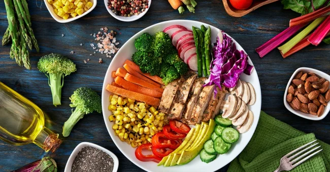 Si ndryshojnë përfitimet ushqyese të ushqimeve ndërsa plakemi?