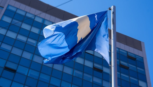 Kosova alarmon për kursin militarizues të Serbisë