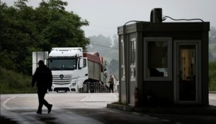 Transportuesit në Mal të Zi i japin fund bllokadës së mallrave në pikat kufitare