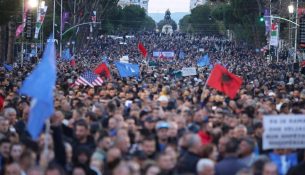 PD protestë para Kryeministrisë, çfarë pritet të ndodhë