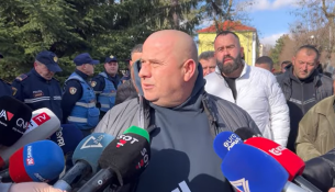 Fermerët në Maliq protestë para Bashkisë: Tokat nën ujë, ende nuk kemi marrë asnjë ndihmë