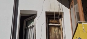 Përfshihet nga flakët banesa në Korçë, ndërron jetë e moshuara