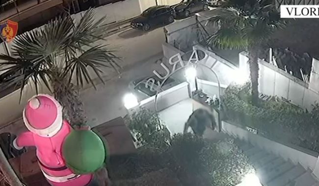 Sherr mes të rinjve në një lokal në Vlorë, të shtëna me armë zjarri