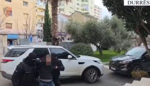 Plagosi me thikë vajzën e tij në Durrës, arrestohet 56-vjeçari