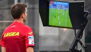 VAR ka bërë 13 gabime në Serie A këtë sezon