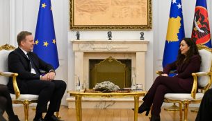 Sorenseni përballë kërkesave dhe kritikave të Osmanit