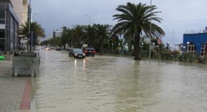 Përmbytjet: Komiteti Shqiptar i Helsinkit kritikon vonesat dhe mungesën e transparencës