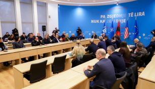 Përmbytjet në Durrës, Berisha: U vodhën tre pompa të fuqishme të hidrovorit të Hamallës