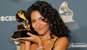 Olivia Dean fiton Grammy-n e saj të parë