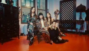 Anna Sui: Ikona e viteve ’90 që po rikthehet në qendër të vëmendjes