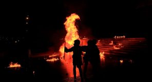 PD rikthehet në protestë para Kryeministrisë