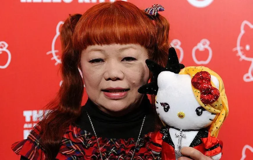 Dizajnerja e Hello Kitty, Yuko Yamaguchi, tërhiqet pas 46 vitesh