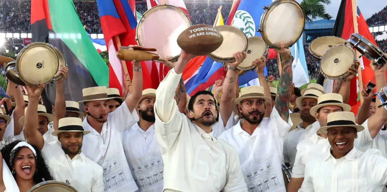 Bad Bunny shkruan historinë në Super Bowl