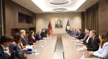 Spiropali takon krerët e partive opozitare në Kosovë