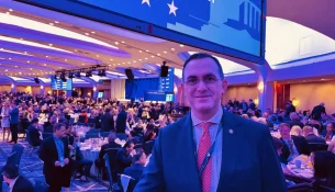 Rektori i UBT-së në Washington, mes liderëve botërorë në Lutjet Nacionale të Mëngjesit në SHBA