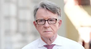 Lord Mandelson largohet nga Partia Laburiste pas lidhjeve me Jeffrey Epstein