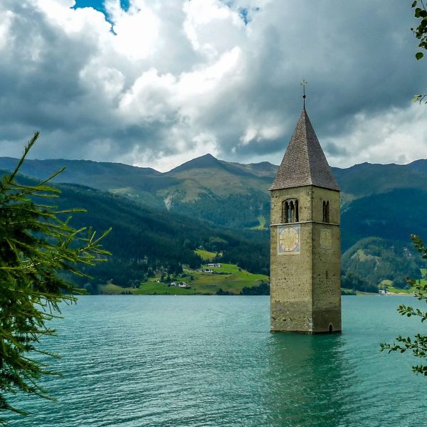 Curon: Fshati që u zhduk nën ujë, por la pas kullën e tij