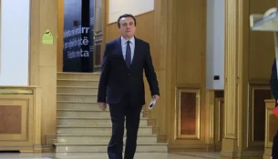 Kurti paralajmëron ndryshime në përbërjen e Qeverisë