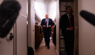 Trump mes diplomacisë dhe kërcënimit ushtarak ndaj Iranit