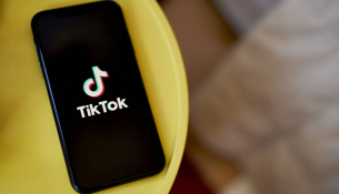 Qeveria rihap TikTok pas një viti bllokim