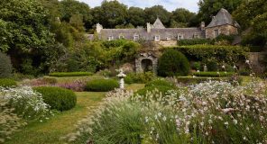 Kerdalo, kopshti historik i Christian Louboutin që mund ta vizitoni