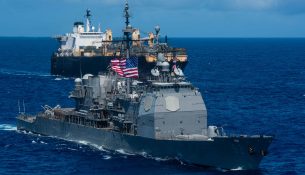 IRGC pretendon se ka goditur një anije mbështetëse të Marinës amerikane