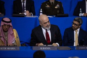 Rama i lutet Trumpit: Bëj diçka për Thaçin, po mbahet padrejtësisht në Hagë