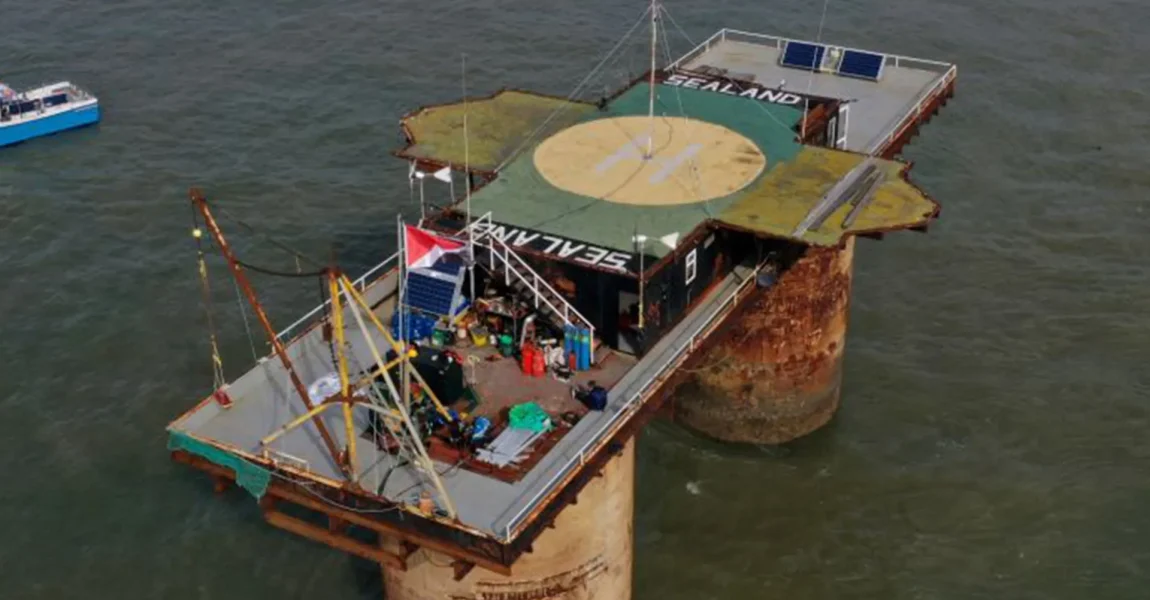 Shtetet e vetëshpallura që janë kthyer në atraksione turistike