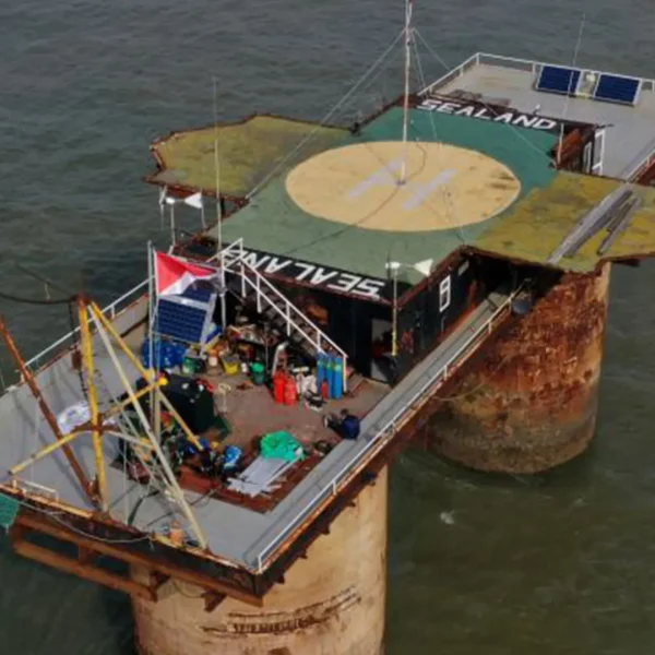 Shtetet e vetëshpallura që janë kthyer në atraksione turistike