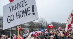 Shteti danez mund të përballet me padi për marrëveshjen që u jep SHBA-ve fuqi në tokën e tij