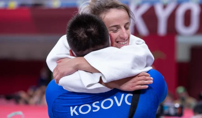 Distria, sytë nga Los Angeles 2028