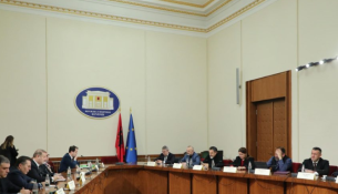 ‘Zgjedhorja’ cakton 6 ekspertë, planifikohet tryeza për financimin e partive