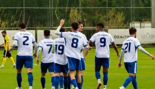 “Ujqit” kafshojnë nënkampionin!