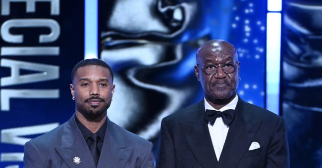Michael B. Jordan dhe Delroy Lindo ndërpriten nga John Davidson në BAFTA 2026