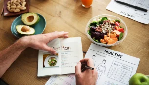 A përfitojnë të gjithë nga reduktimi i yndyrave në dietë?