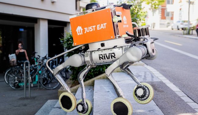 Just Eat po teston robotët që ngjiten shkallët