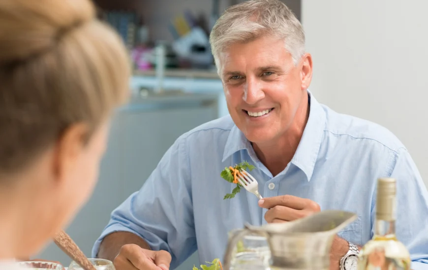 Burrat në të 50-at mund të plaken më shpejt për shkak të “kimikateve të përjetshme”