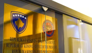 Gara për presidentin pa emër, partitë kërkojnë marrëveshje para afatit