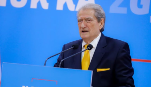 Berisha thotë se “kryengritja paqësore” nuk do të ndalet