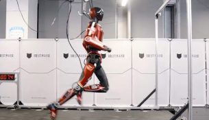 Kina prezanton robotin ‘Bolt’