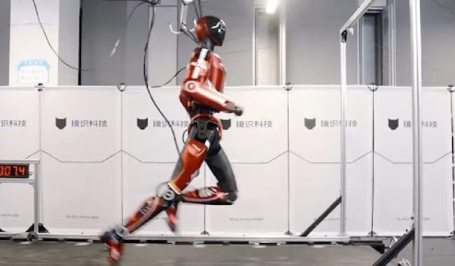 Kina prezanton robotin ‘Bolt’