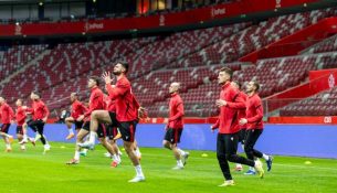 Tre futbollistë të Kombëtares shkojnë në tribunë ndaj Polonisë