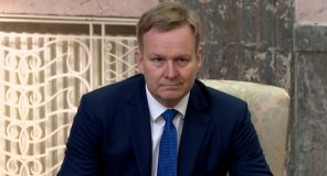 Sorensen në Kosovë, ndërsa pritet zbatimi i Ligjit për të huajt dhe atij për komunikacionin