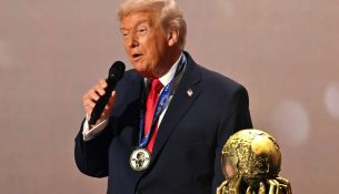 FIFA i bën presion Trumpit që të bëjë një përjashtim përpara Kupës së Botës