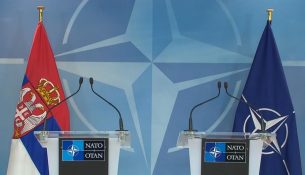 Serbia pritet të stërvitet me NATO-n, ndërsa blen raketa nga Kina