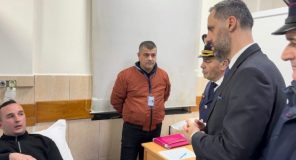 Lamallari viziton policët e plagosur nga protesta: “Mjerim i madh të përdorësh të miturit për dhunë”